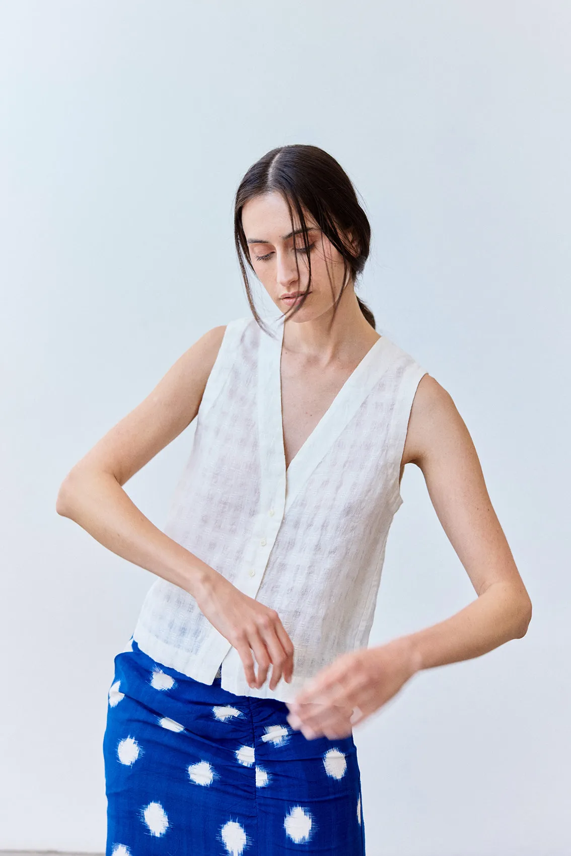 Buttoned Linen Vest Top - Crudo