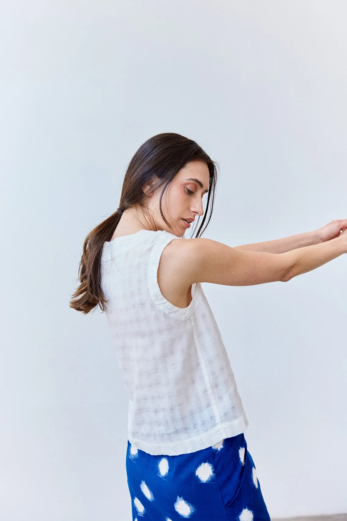 Buttoned Linen Vest Top - Crudo