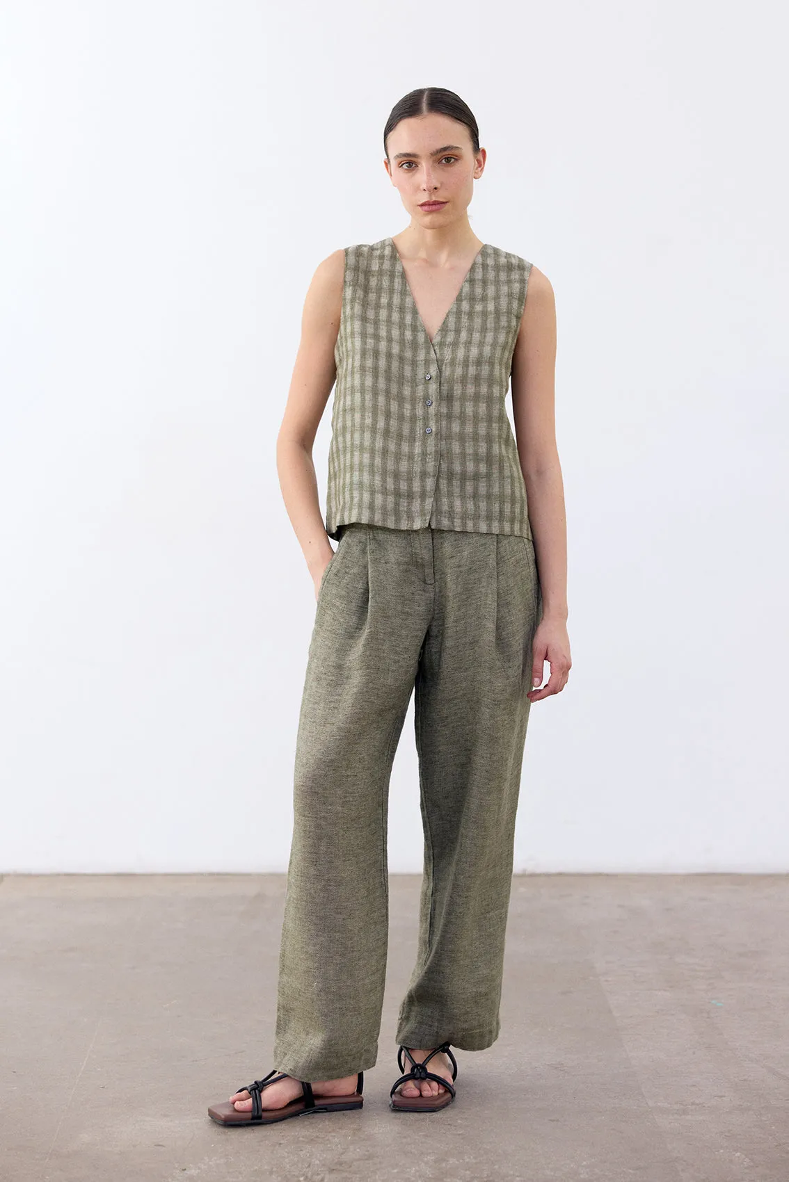 Buttoned Linen Vest Top - Musgo