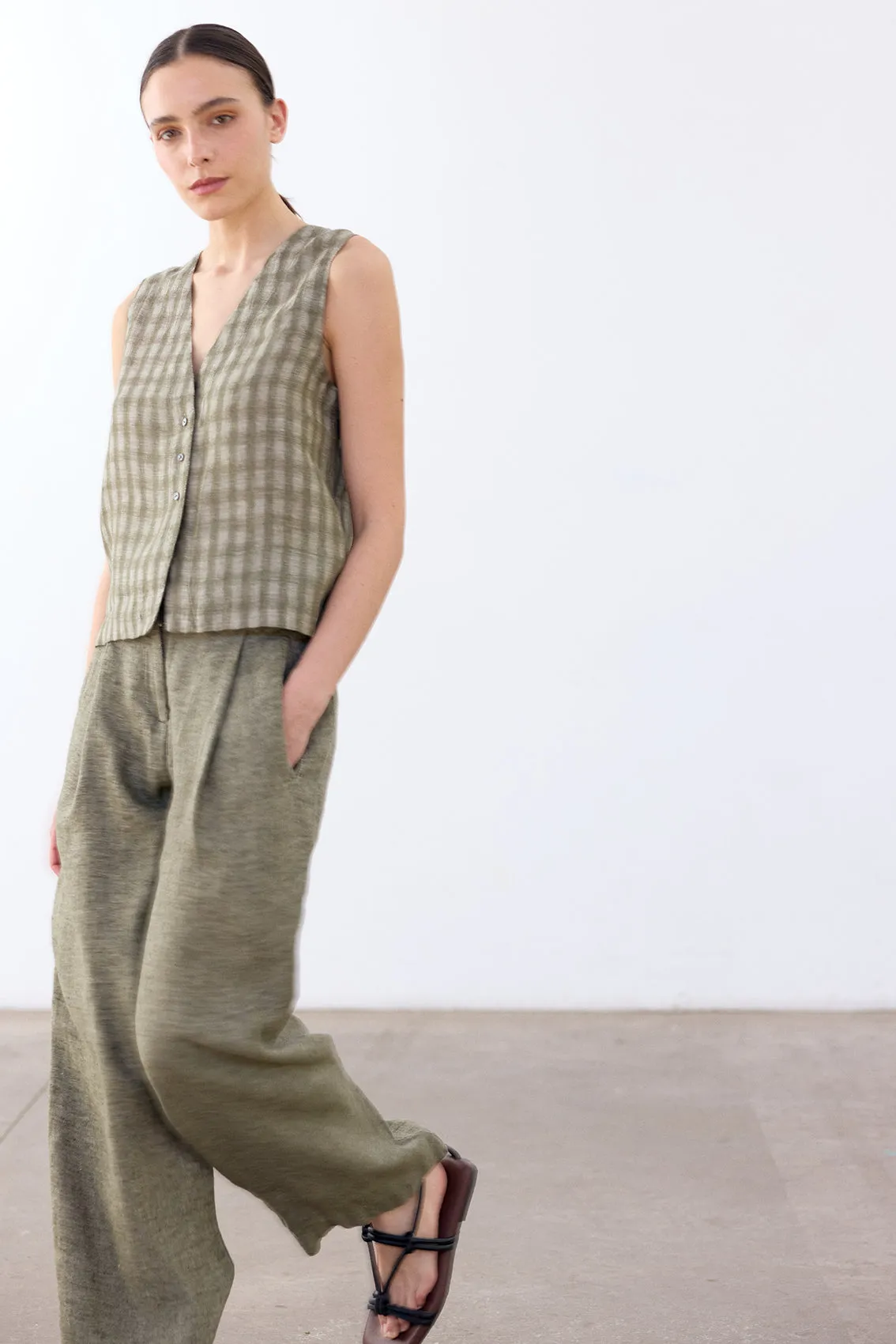 Buttoned Linen Vest Top - Musgo