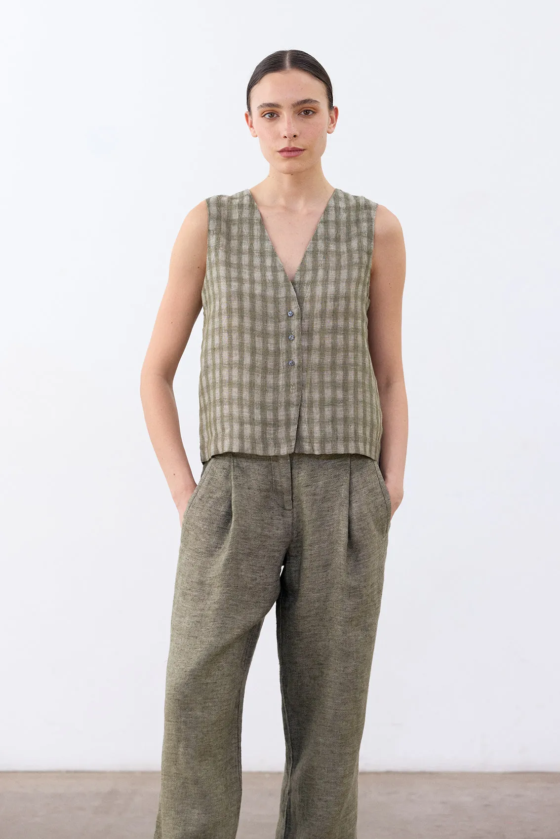 Buttoned Linen Vest Top - Musgo